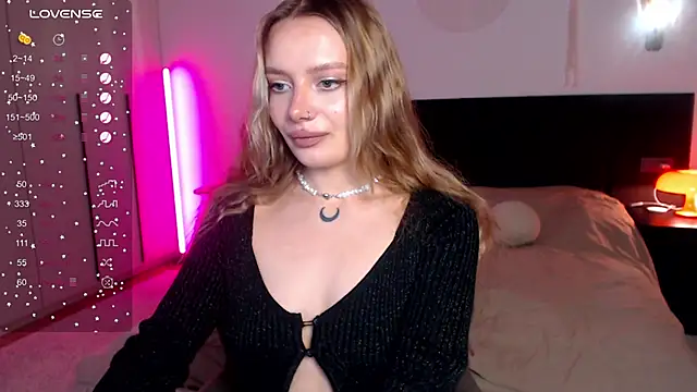 LunaticaBae online show from March 2025 01:08:02 AM