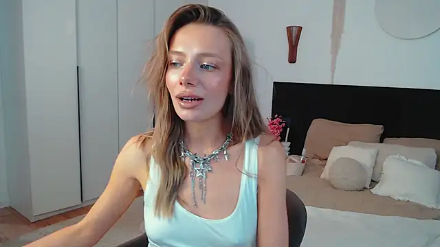 LunaticaBae online show from July 2026 06:10:02 AM