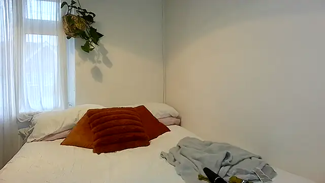 Edenfox- online show from December 2025 01:32:02 PM