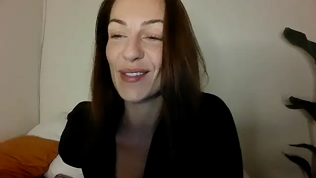 Snapshot of Edenfox- chatting on February 2026 11:16:01 PM Edenfox- online show from February 2026 11:16:01 PM