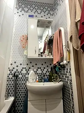 Veronicavirus online show from October 2025 08:30:01 AM