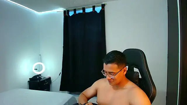 Yeicolevit online show from September 2025 10:48:02 PM