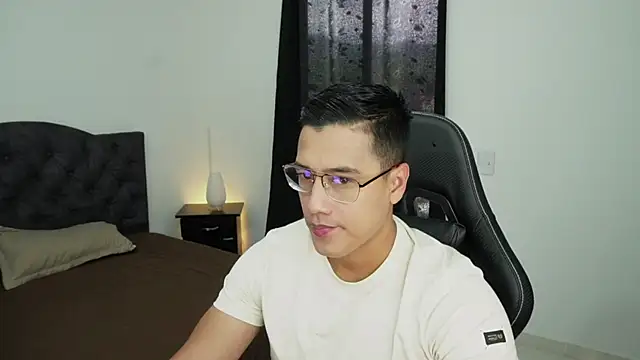 Yeicolevit online show from December 2025 04:52:02 PM