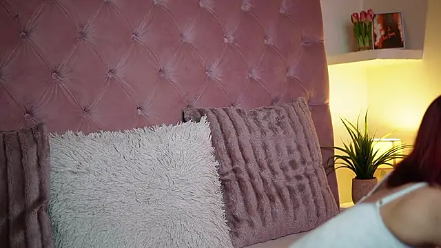 MaiaMini online show from March 2026 07:59:02 PM