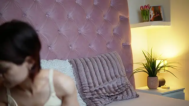 MaiaMini online show from November 2025 10:57:01 PM