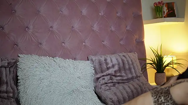 MaiaMini online show from February 2026 08:52:02 PM