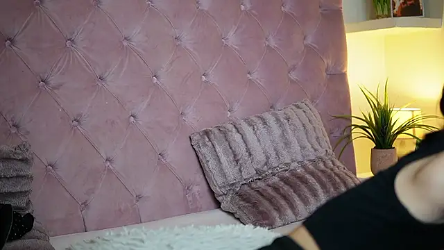 MaiaMini online show from March 2026 06:46:01 AM