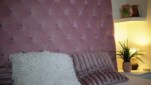 MaiaMini online show from March 2026 06:57:02 PM