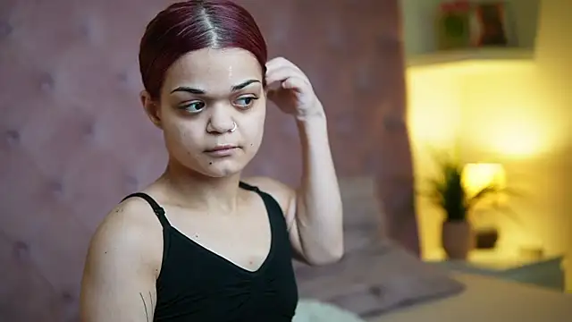 MaiaMini online show from April 2026 08:32:02 PM