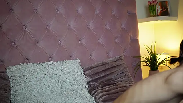 MaiaMini online show from January 2026 09:02:02 PM