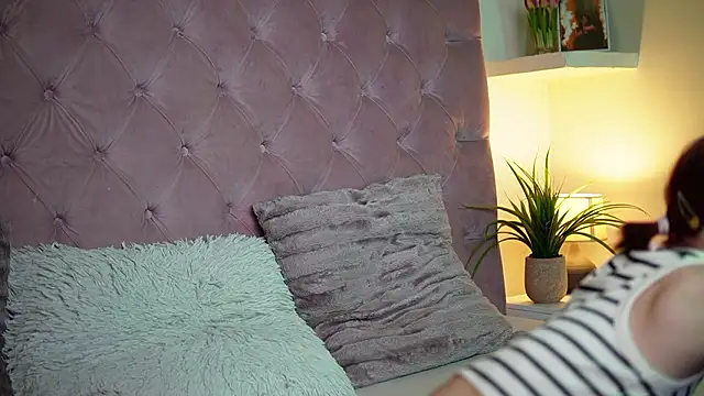 MaiaMini online show from March 2026 08:43:01 PM