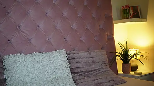 MaiaMini online show from March 2026 06:21:01 PM