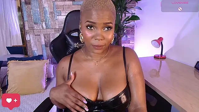 DashaSousaa online show from February 2026 01:00:02 PM