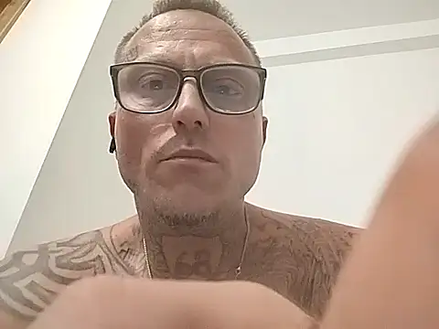 mickeyg420 online show from October 2025 01:08:01 AM