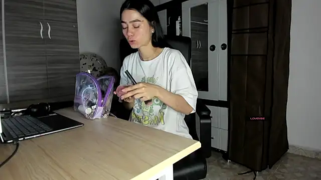 MollyCraft online show from October 2025 11:31:01 AM