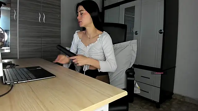 MollyCraft online show from October 2025 01:09:01 PM