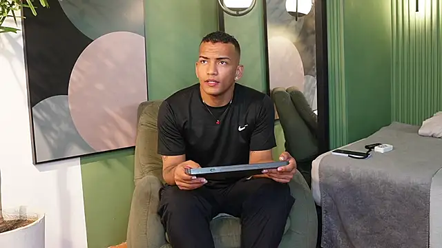 Rafa2004Cruz online show from December 2025 12:42:02 PM