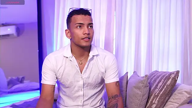 Rafa2004Cruz online show from April 2026 02:33:01 PM