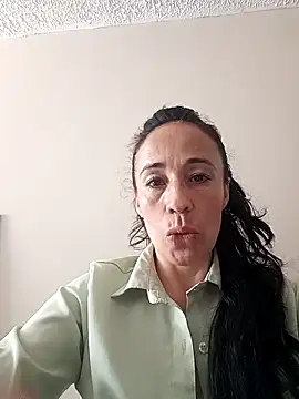 Snapshot of Coeur_de_luxure chatting on February 2026 04:27:01 PM Coeur de luxure online show from February 2026 04:27:01 PM