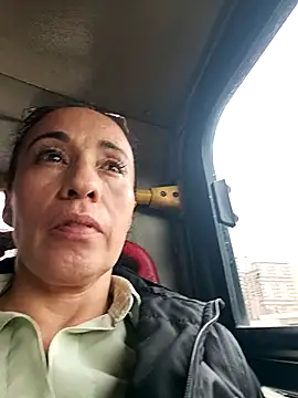 Snapshot of Coeur_de_luxure chatting on April 2026 06:13:02 PM Coeur de luxure online show from April 2026 06:13:02 PM