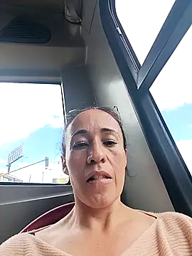 Snapshot of Coeur_de_luxure chatting on February 2026 05:26:02 PM Coeur de luxure online show from February 2026 05:26:02 PM