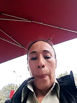 Snapshot of Coeur_de_luxure chatting on April 2026 01:24:01 PM Coeur de luxure online show from April 2026 01:24:01 PM