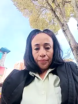 Snapshot of Coeur_de_luxure chatting on February 2026 01:17:01 PM Coeur de luxure online show from February 2026 01:17:01 PM