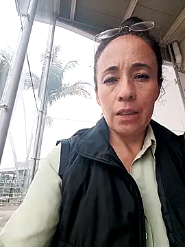 Snapshot of Coeur_de_luxure chatting on March 2026 03:04:02 PM Coeur de luxure online show from March 2026 03:04:02 PM