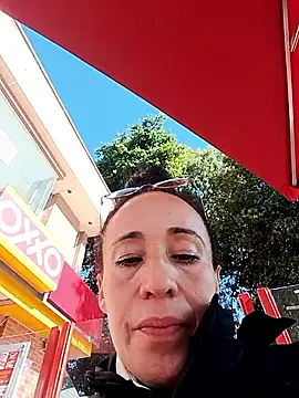 Snapshot of Coeur_de_luxure chatting on January 2026 01:38:01 PM Coeur de luxure online show from January 2026 01:38:01 PM