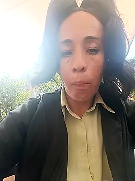 Snapshot of Coeur_de_luxure chatting on April 2026 02:47:02 PM Coeur de luxure online show from April 2026 02:47:02 PM