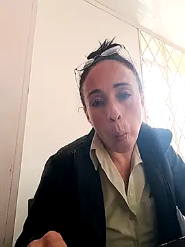 Snapshot of Coeur_de_luxure chatting on March 2026 06:50:02 PM Coeur de luxure online show from March 2026 06:50:02 PM