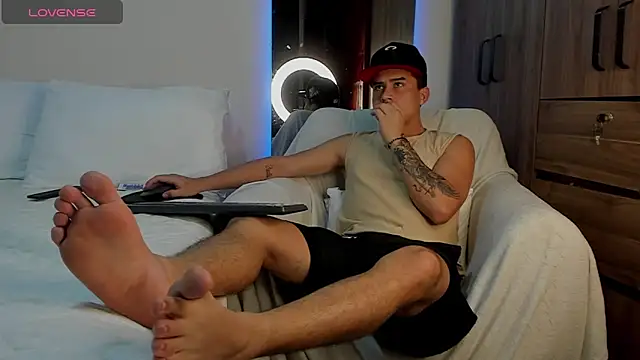 mattiwsmorris  online show from April 2026 11:43:02 PM