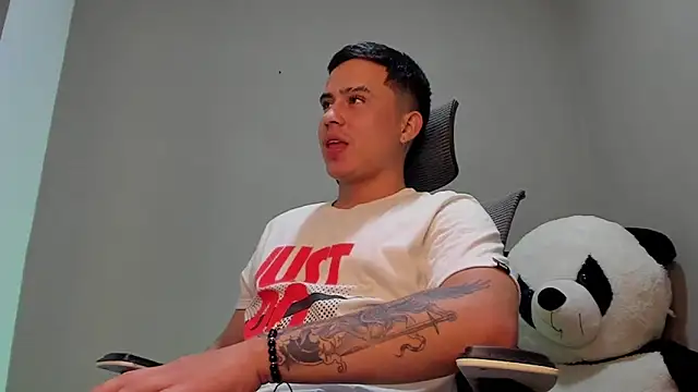 mattiwsmorris  online show from October 2025 01:18:01 AM