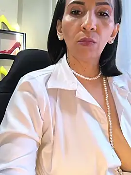 Mrsvictoriaaa online show from May 2026 07:58:01 PM