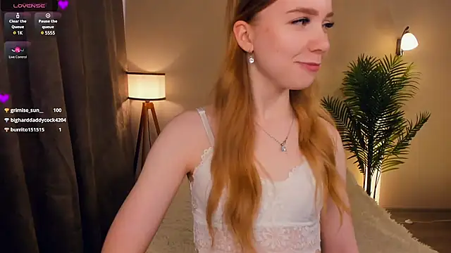Snapshot of FloraBonde chatting on February 2025 01:28:01 PM FloraBonde online show from February 2025 01:28:01 PM