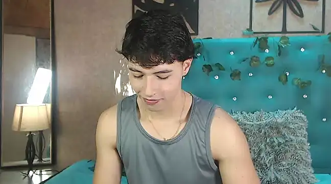LiamAndrewzz online show from February 2025 07:19:02 PM