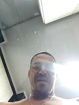 Iuver online show from February 2026 10:52:02 PM