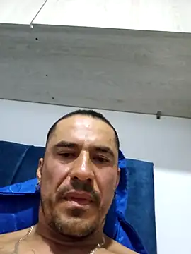 Iuver online show from December 2025 01:19:02 AM