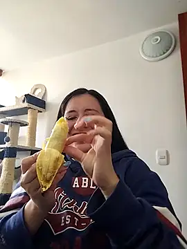 sweetie  annieee online show from September 2025 05:24:01 PM