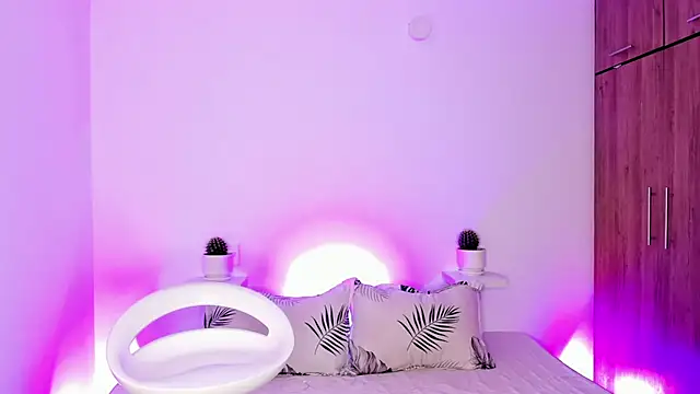 Snapshot of valeria__lewiis chatting on February 2025 09:54:02 PM valeria lewiis online show from February 2025 09:54:02 PM