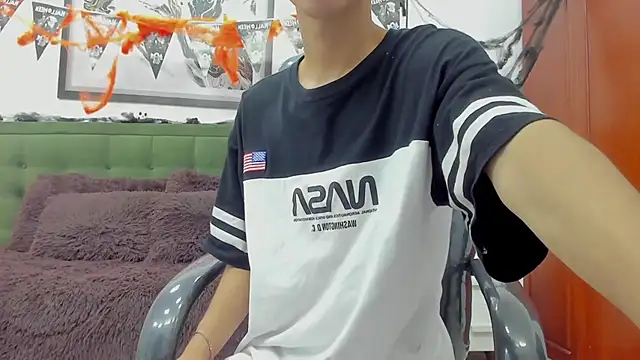 Johann sex online show from November 2025 05:07:02 PM