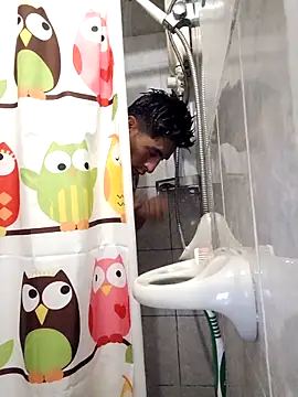 LeonRoots online show from October 2025 02:43:01 AM