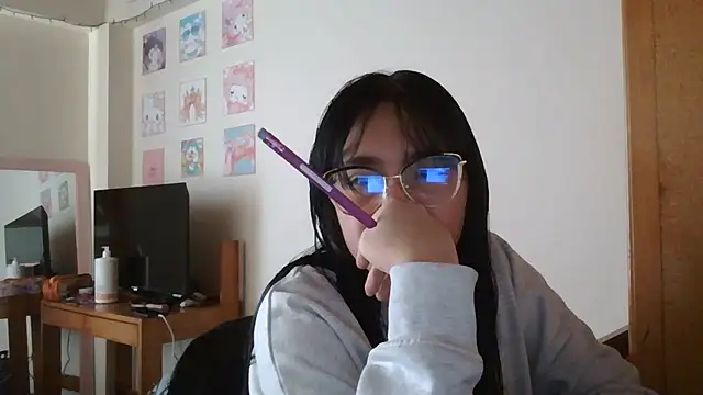 Arielle lov online show from November 2025 09:40:02 PM