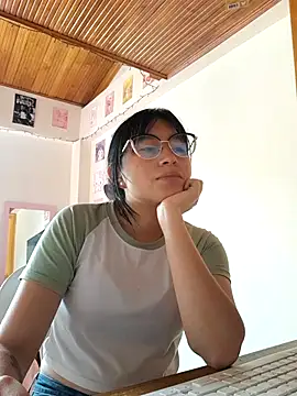 Arielle lov online show from October 2025 04:06:02 PM