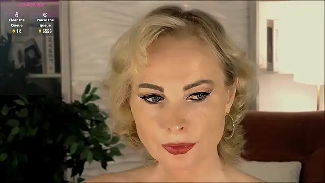 Sandra Kind online show from October 2025 05:39:02 AM