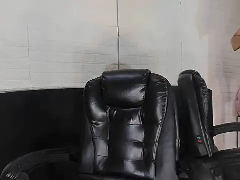 Danny Luxx online show from May 2026 05:05:01 AM