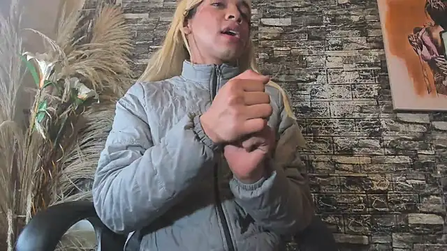 Danny Luxx online show from November 2025 03:43:01 AM