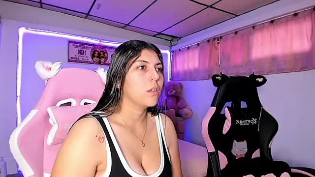 Cristal Smith20 online show from April 2026 01:18:01 PM