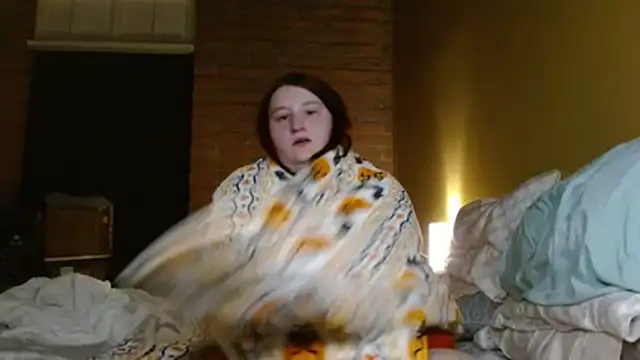 Snapshot of BubblyMoonie chatting on December 2025 02:03:02 AM BubblyMoonie online show from December 2025 02:03:02 AM