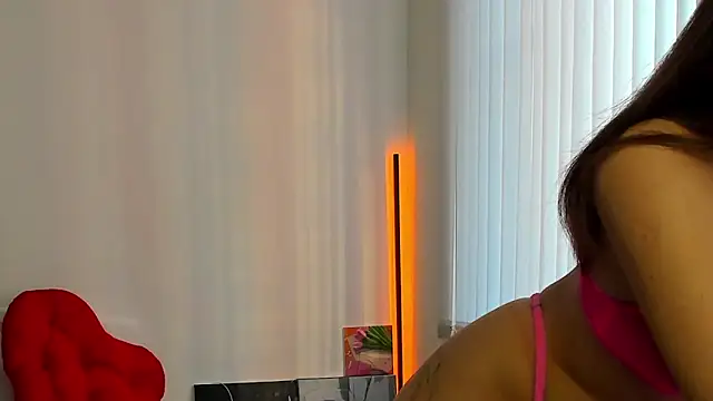 Snapshot of Andrea_tasty chatting on May 2026 03:45:02 PM Andrea tasty online show from May 2026 03:45:02 PM